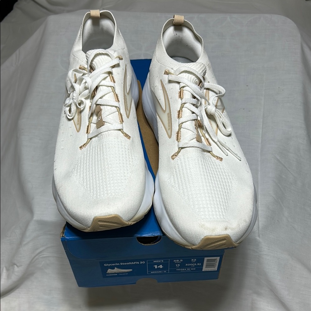 Brooks Men's Glycerin Stealth-fit 20 White and Tan Athletic Shoes